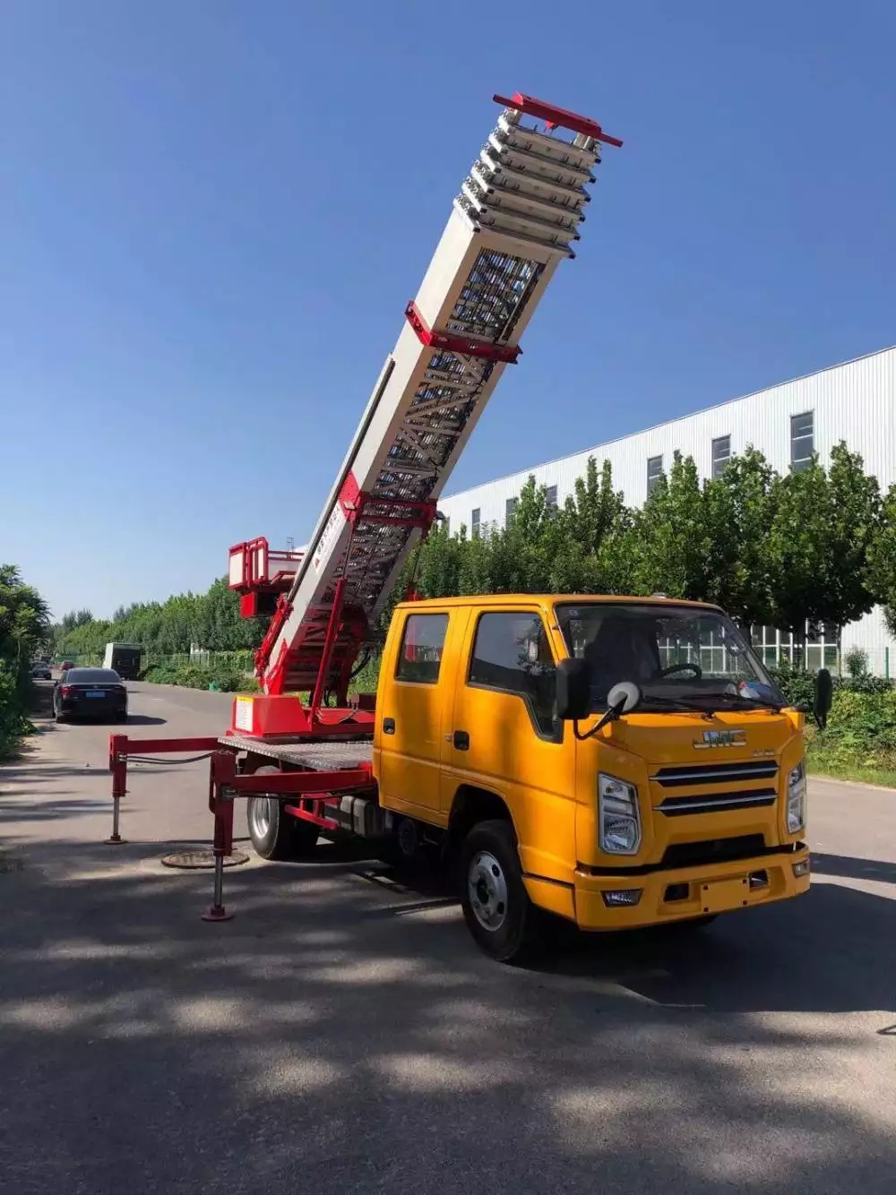 松柏镇附近的云梯车出租服务：轻松解决高空作业需求