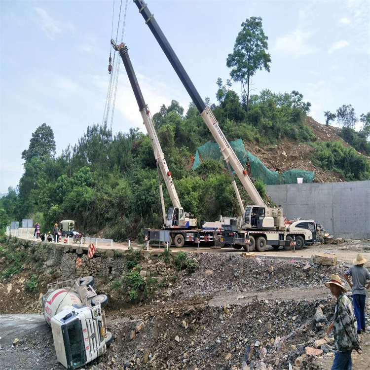 松柏镇汽车掉沟里叫吊车救援要多少钱